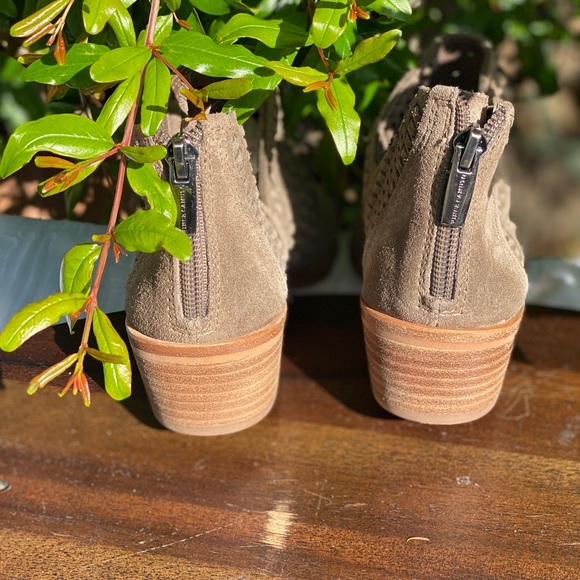 Vince Camuto🍂🍁booties women’s sz 4 - Picture 3 of 7